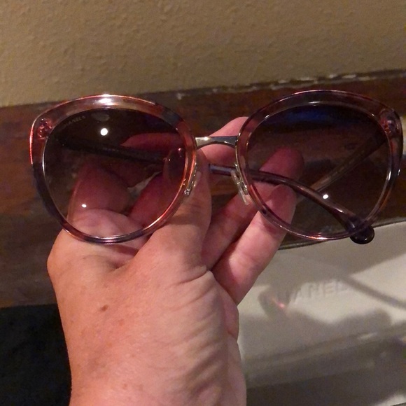 AUTHENTIC CHANEL SUNGLASSES - Picture 3 of 7